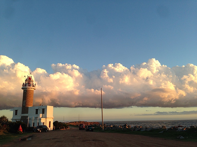 Un Faro Al Sur