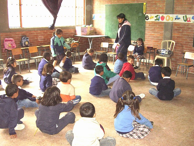 Profesora Atendiendo
