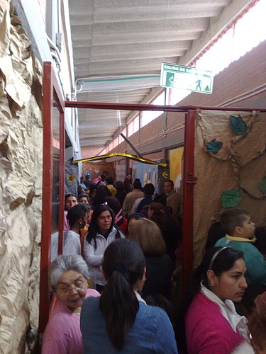 Gente en los Pasillos