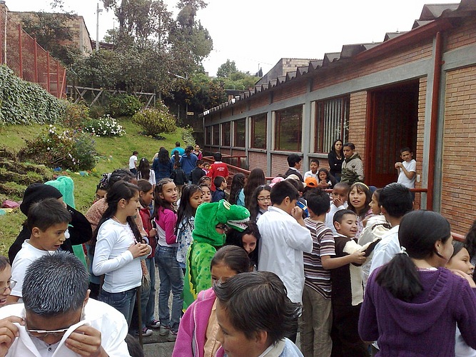 Niños Esperando
